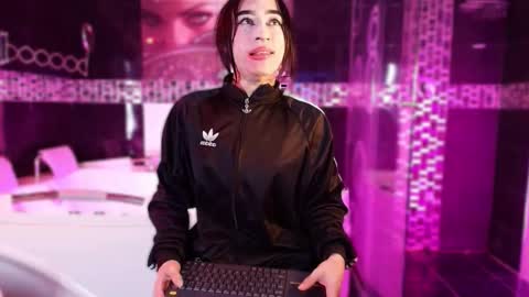 Small Hot19 online show from 02.20.26