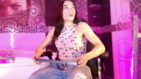 Small Hot19 online show from 03.18.26