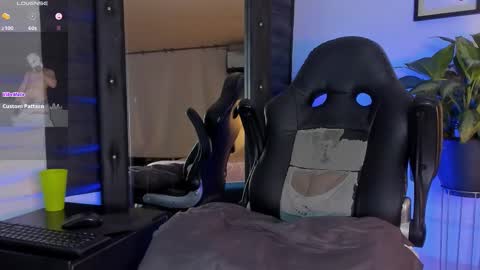 Snapshot of smiith_jade chatting on 10.25.25 Jade Smiith online show from 10.25.25