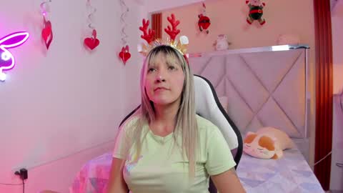 Snapshot of smile__1 chatting on 12.23.24 smile__1 online show from 12.23.24