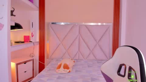 Snapshot of smile__1 chatting on 09.21.25 smile__1 online show from 09.21.25