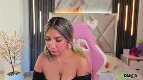 smile__1 online show from 12.18.25