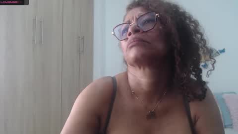 Snapshot of smilet_milf chatting on 01.19.25 Smileth online show from 01.19.25