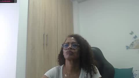 Snapshot of smilet_milf chatting on 01.31.25 Smileth online show from 01.31.25