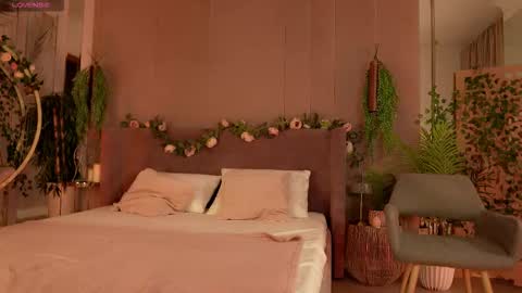 Mia online show from 10.16.25