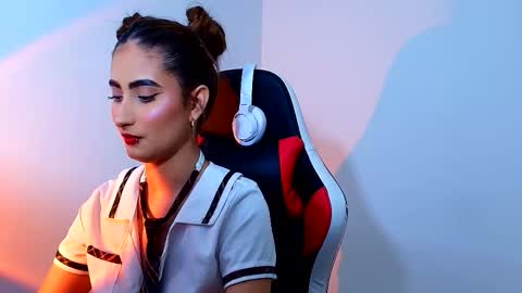 Snapshot of smm_hll chatting on 11.10.25 S A L O M M E online show from 11.10.25