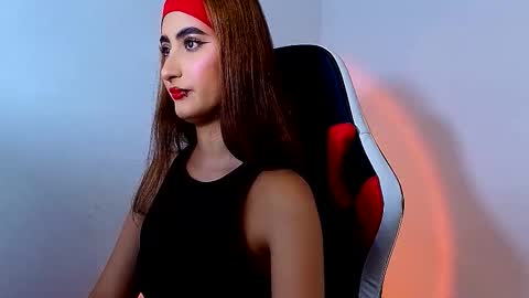 Snapshot of smm_hll chatting on 11.20.25 S A L O M M E online show from 11.20.25