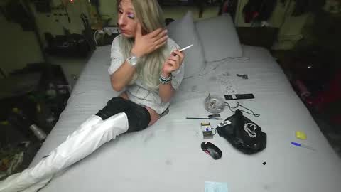 smokeslut365 online show from 10.18.25