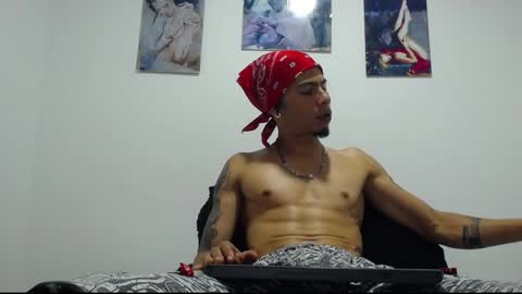 Snapshot of smooke_skinny chatting on 10.21.25 Daniel Aston online show from 10.21.25