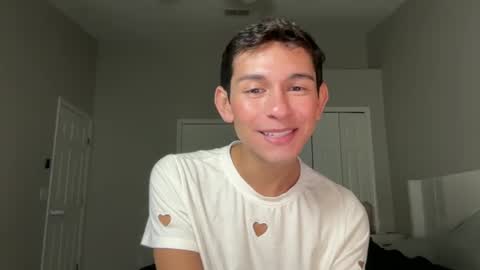 Snapshot of smoothlatintwinkk chatting on 09.29.25 Damien Grey online show from 09.29.25