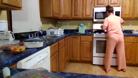 Snapshot of smoothmove1215 chatting on 10.21.25 smoothmove1215 online show from 10.21.25