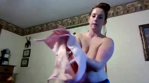 Snapshot of smoothmove1215 chatting on 10.29.25 smoothmove1215 online show from 10.29.25