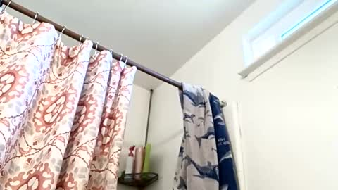 Snapshot of smoothstrik3r chatting on 12.16.25 smoothstrik3r online show from 12.16.25