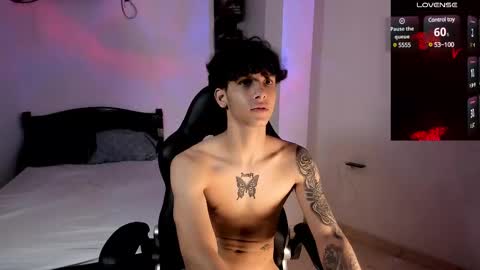 Snapshot of snakebutterfly chatting on 03.11.25 snakebutterfly online show from 03.11.25