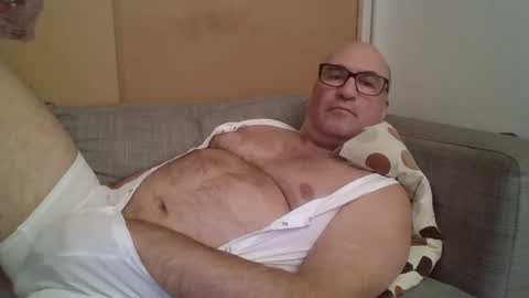 Snapshot of sneakerboy18 chatting on 01.18.25 sneakerboy18 online show from 01.18.25