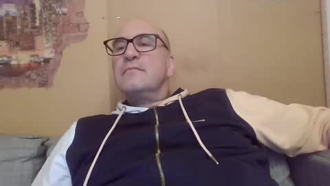 Snapshot of sneakerboy18 chatting on 01.19.25 sneakerboy18 online show from 01.19.25