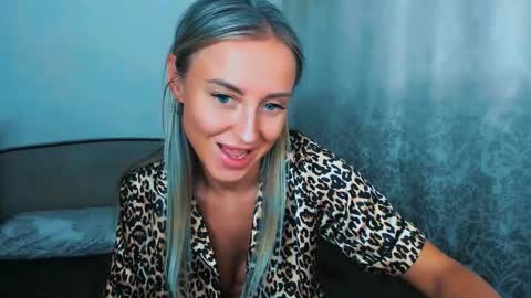 Snapshot of snezanablond chatting on 02.07.26 Sneja online show from 02.07.26