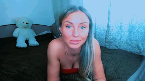 Snapshot of snezanablond chatting on 04.11.26 Sneja online show from 04.11.26