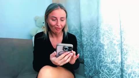 Snapshot of snezanablond chatting on 05.07.26 Sneja online show from 05.07.26
