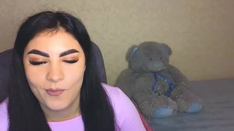 Snapshot of snickertail chatting on 11.21.25 Olivia online show from 11.21.25