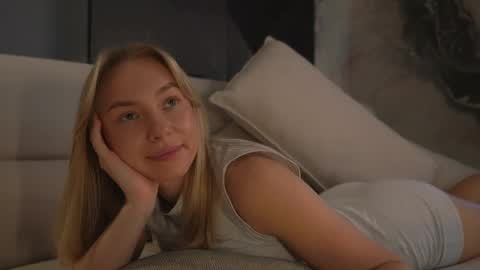 Candice Snow online show from 03.12.25