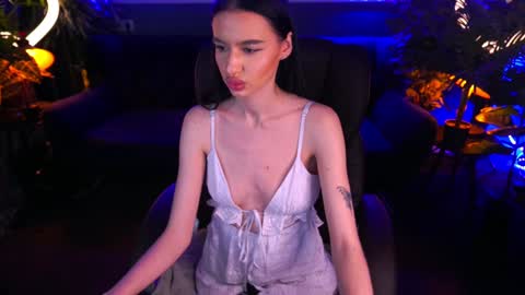 snow_whiteeex online show from 01.16.25