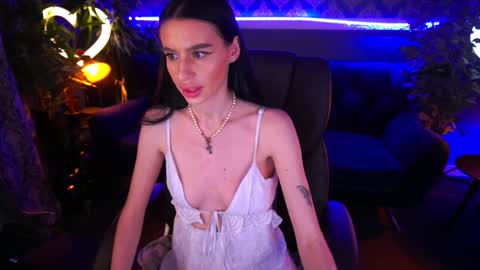 snow_whiteeex online show from 01.24.25