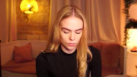 Snapshot of snowbarbieee chatting on 09.16.25 Hanna online show from 09.16.25