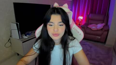 snowingwinter online show from 10.15.25