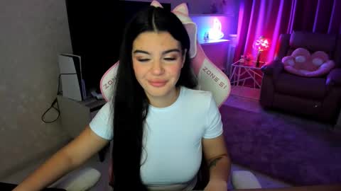 snowingwinter online show from 10.21.25