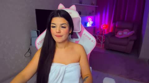 snowingwinter online show from 11.25.25