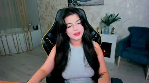 Snapshot of snowingwinter chatting on 05.18.26 snowingwinter online show from 05.18.26