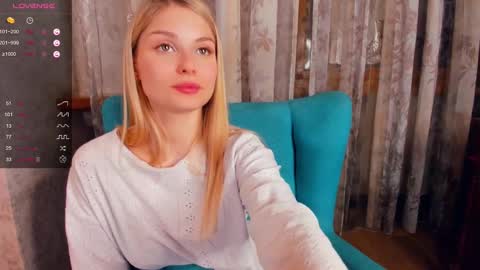 Snapshot of so__sweet chatting on 03.09.25 Alice - Birthday Girl online show from 03.09.25