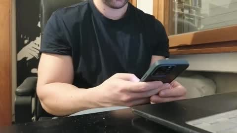 Snapshot of so_thick chatting on 01.08.25 luca - online show from 01.08.25