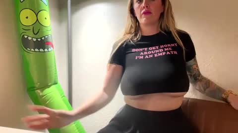 Snapshot of soakingumbrella chatting on 02.12.25 Soaking Umbrella online show from 02.12.25