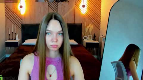 Snapshot of sofa_vleifo chatting on 03.24.26 Sofa online show from 03.24.26