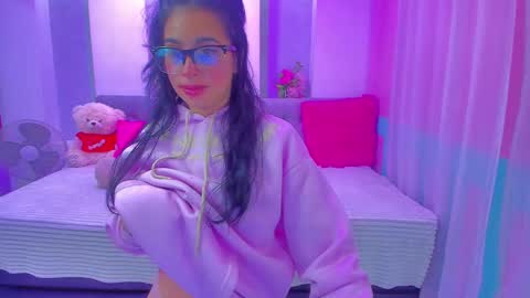 Snapshot of soffi_roberts chatting on 03.07.25 sofiia online show from 03.07.25