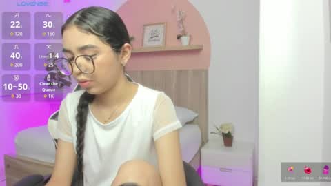 Snapshot of sofi_alix chatting on 07.08.26 S O F I online show from 07.08.26