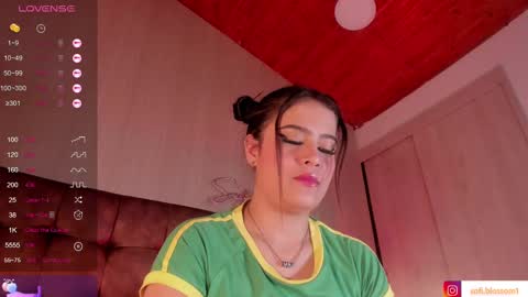 Sofi Blossom  online show from 03.08.25