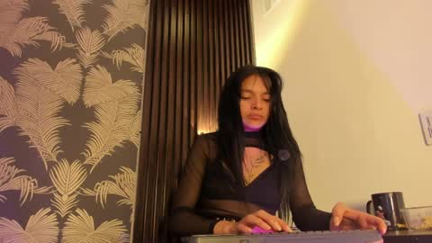 Snapshot of sofi_lassa_ chatting on 04.06.26 SOFIA online show from 04.06.26