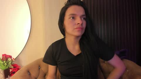 Snapshot of sofi_lassa_ chatting on 04.08.26 SOFIA online show from 04.08.26