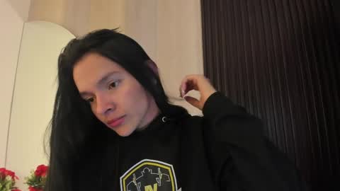 Snapshot of sofi_lassa_ chatting on 04.13.26 SOFIA online show from 04.13.26