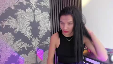 Snapshot of sofi_lassa_ chatting on 04.20.26 SOFIA online show from 04.20.26