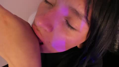 Snapshot of sofi_lassa_ chatting on 04.29.26 SOFIA online show from 04.29.26
