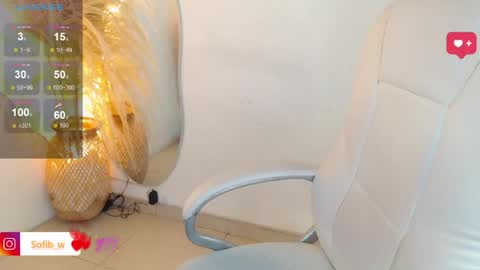 Snapshot of sofi_lennox chatting on 04.25.26 Sofi online show from 04.25.26