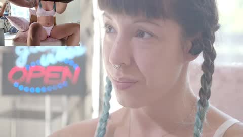 Snapshot of sofi_mora chatting on 10.09.25 Sofi Mora online show from 10.09.25