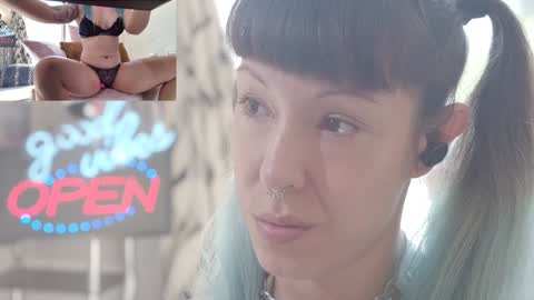 Snapshot of sofi_mora chatting on 10.18.25 Sofi Mora online show from 10.18.25