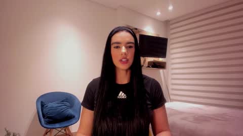 Sofi Saenzz  online show from 11.08.25