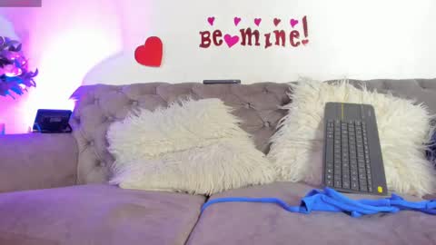 Sofia Vasquez online show from 02.13.25