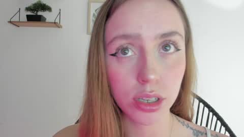 Snapshot of sofia_palacios_ chatting on 01.10.25 online show from 01.10.25